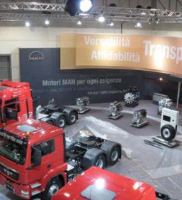 Montaggio stand per fiera Man