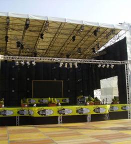 Installazione palco con struttura per copertura per evento a Santa Viola
