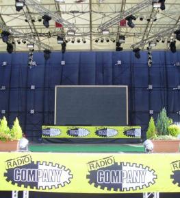 Montaggio palco con copertura per evento a Santa Viola