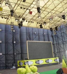 Costruzione palco con copertura per evento a Santa Viola