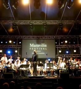 Montaggio luci audio e video per festa in paese con allestimento struttura per orchestra