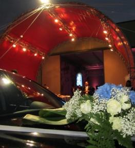 Luminarie per matrimonio con allestimento illuminazione architetturale su copertura ovale