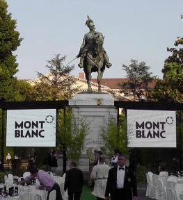 Montaggio grande schermo led per evento Mont Blanc