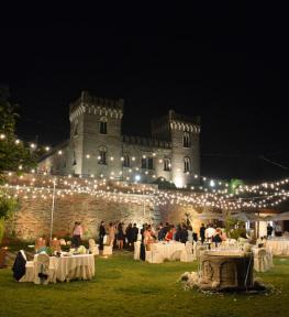 Allestimento service audio-luci matrimonio al Castello di Bevilacqua